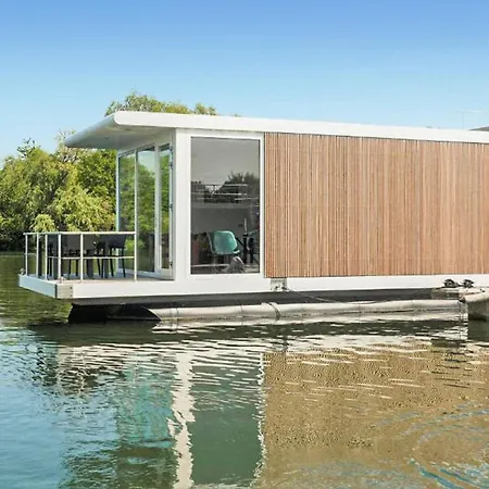 House Boat Tenerife 5* ماسترخت
