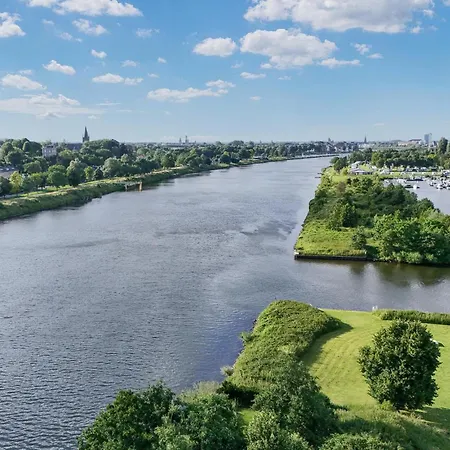 House Boat Tenerife Úszó hotel Maastricht