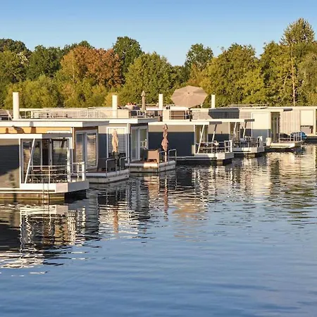 House Boat Tenerife Úszó hotel 5*